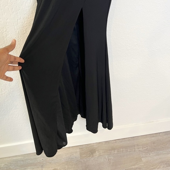 AQUA Off-the-Shoulder Gown - Picture 5 of 10